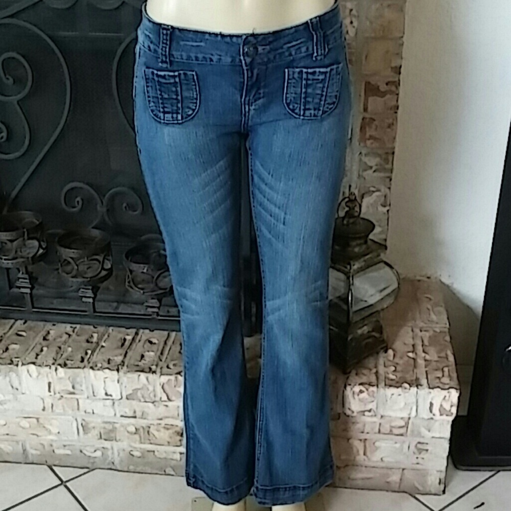 Jane Doe low cut blue jeans
